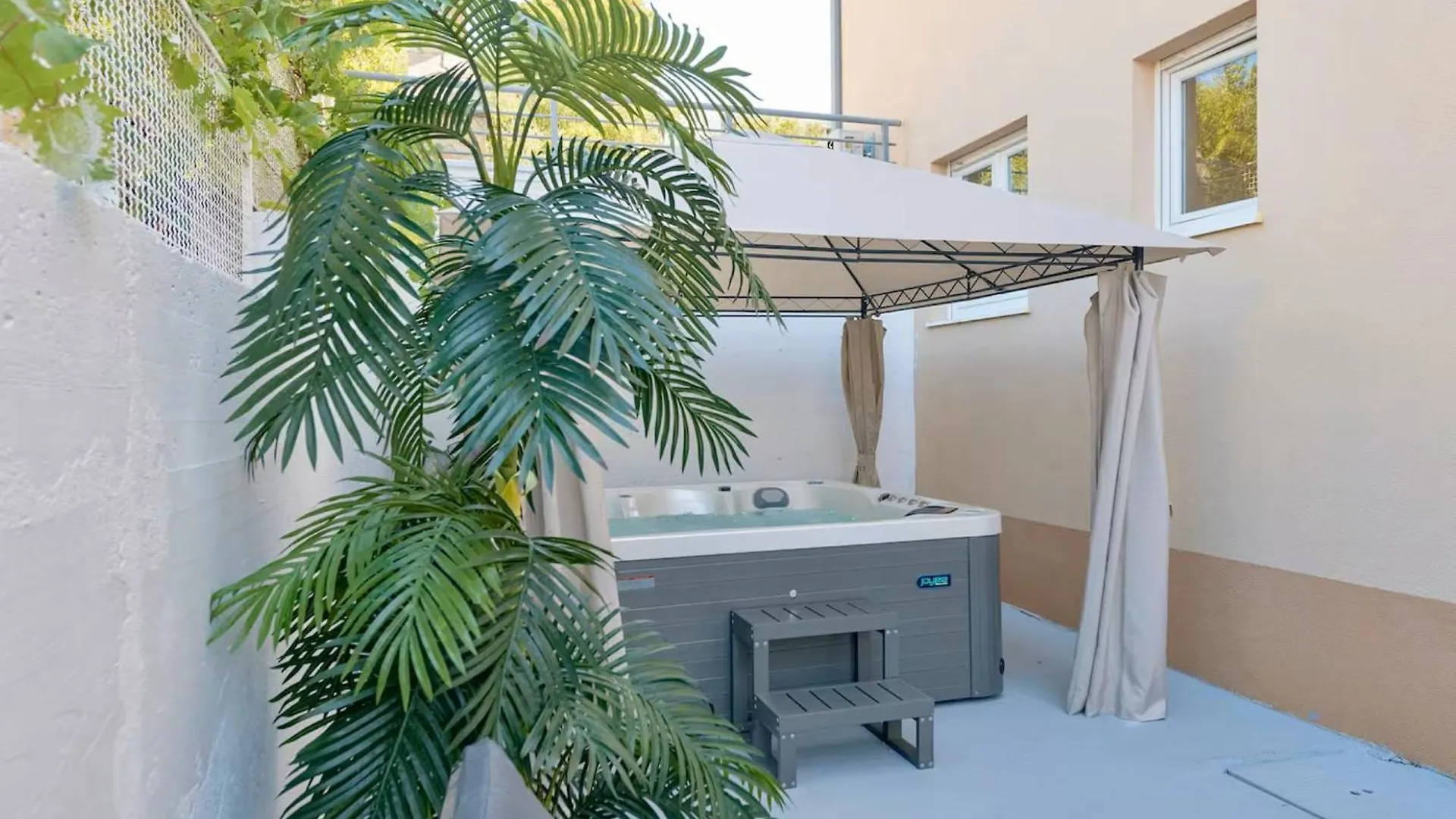 Luxury Apartment Two Bedrooms Jacuzzi Traù